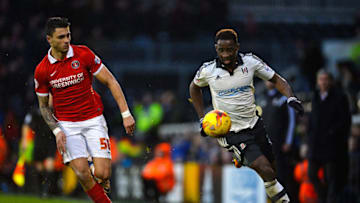 LONDON, ENGLAND - FEBRUARY 20: Moussa Dembele of Fulham FC and Jorge Teixeira of Charlton FC during the Sky Bet Championship match between Fulham and Charlton Athletic at Craven Cottage on February 20, 2016 in London, United Kingdom. (Photo by Justin Setterfield/Getty Images)