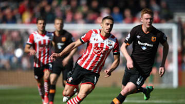 SOUTHAMPTON, ENGLAND - APRIL 29: Dusan Tadic of Southampton is chased by Sam Clucas of Hull City during the Premier League match between Southampton and Hull City at St Mary's Stadium on April 29, 2017 in Southampton, England. (Photo by Julian Finney/Getty Images)