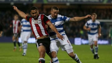 LONDON, ENGLAND - OCTOBER 31: Cameron Carter-Vickers of Sheffield United and Conor Washington of Queens Park Rangers battle for possession during the Sky Bet Championship match between Queens Park Rangers and Sheffield United at Loftus Road on October 31, 2017 in London, England. (Photo by Harry Murphy/Getty Images)