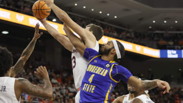 Busting Brackets called Auburn basketball the favorite to land Johni Broome. Mandatory Credit: John Reed-USA TODAY Sports