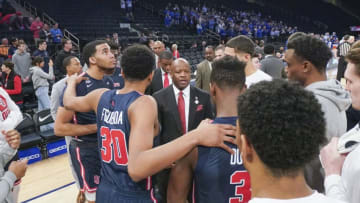 Members of the St. John's basketball team listen to head coach Mike Anderson. (Photo by Porter Binks/Getty Images).