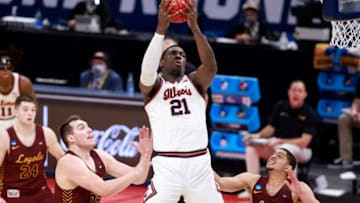 INDIANAPOLIS, INDIANA - MARCH 21: Kofi Cockburn #21 of the Illinois Fighting Illini grabs a rebound in the game against the Loyola-Chicago Ramblers during the first half in the NCAA Basketball Tournament second round at Bankers Life Fieldhouse on March 21, 2021 in Indianapolis, Indiana. (Photo by Justin Casterline/Getty Images)