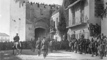General Allenby enters Jerusalem at the Jaffa gate, December 11, 1917