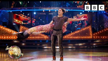 Amber Davies & Nikita Kuzmin Salsa to You Make Me Feel (Mighty Real) by Sylvester✨ BBC Strictly 2025