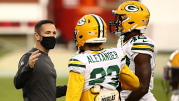 SANTA CLARA, CALIFORNIA - NOVEMBER 05: Head coach Matt LaFleur of the Green Bay Packers talks with Jaire Alexander #23 and Oren Burks #42 before the start of a game against the San Francisco 49ers at Levi's Stadium on November 05, 2020 in Santa Clara, California. (Photo by Ezra Shaw/Getty Images)