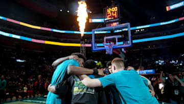 The Detroit Pistons huddle (Photo by Nic Antaya/Getty Images)