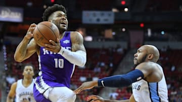 LAS VEGAS, NV - JULY 10: Frank Mason III #10 of the Sacramento Kings drives against Jevon Carter #3 of the Memphis Grizzlies during the 2018 NBA Summer League at the Thomas & Mack Center on July 10, 2018 in Las Vegas, Nevada. NOTE TO USER: User expressly acknowledges and agrees that, by downloading and or using this photograph, User is consenting to the terms and conditions of the Getty Images License Agreement. (Photo by Sam Wasson/Getty Images)