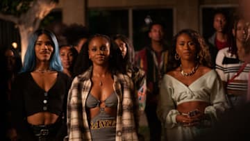 All American: Homecoming -- "Start Over" -- Image Number: AHC101a_0697r.jpg -- Pictured (L-R): Rhoyle Ivy King as Nathaniel Hardin, Geffri Maya as Simone Hicks and Netta Walker as Keisha McCalla -- Photo: Ser Baffo/The CW -- (C) 2021 The CW Network, LLC. All Rights Reserved.