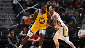 NEW ORLEANS, LA - NOVEMBER 17: Eric Paschall #7 of the Golden State Warriors handles the ball against the New Orleans Pelicans on November 17, 2019 at the Smoothie King Center in New Orleans, Louisiana. NOTE TO USER: User expressly acknowledges and agrees that, by downloading and or using this Photograph, user is consenting to the terms and conditions of the Getty Images License Agreement. Mandatory Copyright Notice: Copyright 2019 NBAE (Photo by Garrett Ellwood/NBAE via Getty Images)