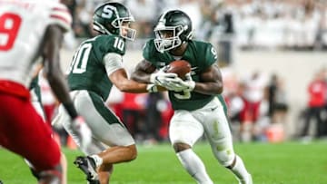 Michigan State's Payton Thorne, left, hands off to Kenneth Walker III against Nebraska during the second quarter on Saturday, Sept. 25, 2021, at Spartan Stadium in East Lansing.210925 Msu Nebraska 157a
