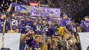 SANTA CLARA, CA - DECEMBER 02: Washington Huskies revel in the celebration during the Pac-12 Championship game between the Washington Huskies verses the Colorado Buffaloes on December 2, 2016 at Levi's Stadium in Santa Clara, CA (Photo by Douglas Stringer/Icon Sportswire via Getty Images)