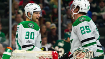ST. PAUL, MN - SEPTEMBER 30: Dallas Stars center Jason Spezza (90) is congratulated by right wing Brett Ritchie (25) after scoring in the 3rd period during the preseason game between the Dallas Stars and the Minnesota Wild on September 30, 2017 at Xcel Energy Center in St. Paul, Minnesota. Minnesota defeated Dallas 5-1. (Photo by David Berding/Icon Sportswire via Getty Images)
