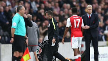 HULL, ENGLAND - SEPTEMBER 17: Arsene Wenger, Manager of Arsenal shows his appreaction for Alex Iwobi of Arsenal during the Premier League match between Hull City and Arsenal at KCOM Stadium on September 17, 2016 in Hull, England. (Photo by Alex Morton/Getty Images)