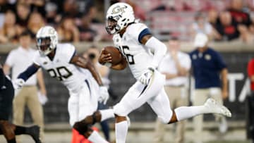 LOUISVILLE, KY - OCTOBER 05: TaQuon Marshall #16 of the Georgia Tech Yellow Jackets runs for a 33-yard touchdown in the first quarter of the game against the Louisville Cardinals at Cardinal Stadium on October 05, 2018 in Louisville, Kentucky. (Photo by Joe Robbins/Getty Images)