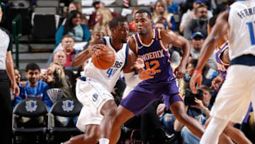 DALLAS, TX - DECEMBER 18: Harrison Barnes #40 of the Dallas Mavericks handles the ball against TJ Warren #12 of the Phoenix Suns on December 18, 2017 at the American Airlines Center in Dallas, Texas. NOTE TO USER: User expressly acknowledges and agrees that, by downloading and or using this photograph, User is consenting to the terms and conditions of the Getty Images License Agreement. Mandatory Copyright Notice: Copyright 2017 NBAE (Photo by Glenn James/NBAE via Getty Images)