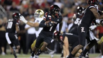 LOUISVILLE, KENTUCKY - SEPTEMBER 02: Tu Tu Atwell #1 of the Louisville Cardinals runs with the ball against the Notre Dame Fighting Irish on September 02, 2019 in Louisville, Kentucky. (Photo by Andy Lyons/Getty Images)