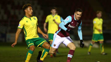 DAGENHAM, ENGLAND - JANUARY 09: Toni Martinez of West Ham United closes down louis Ramsey of Norwich City during the Premier League 2 match between West Ham United and Norwich City at Chigwell Construction Stadium on January 9, 2017 in Dagenham, England. (Photo by Alex Pantling/Getty Images)