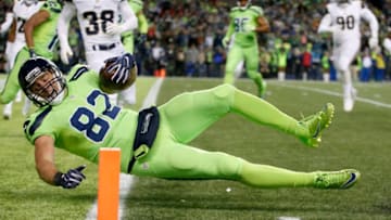 SEATTLE, WA - DECEMBER 15: Tight end Luke Willson #82 of the Seattle Seahawks scores a touchdown against the Los Angeles Rams at CenturyLink Field on December 15, 2016 in Seattle, Washington. (Photo by Otto Greule Jr/Getty Images)