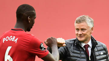 Ole Gunnar Solskjaer (R) and Paul Pogba(L), Manchester United. (Photo by PETER POWELL / POOL / AFP)