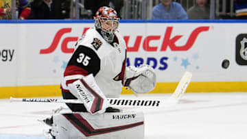 ST. LOUIS, MO. - NOVEMBER 12: Arizona Coyotes goaltender Darcy Kuemper (35) blocks a shot during a NHL game between the Arizona Coyotes and the St. Louis Blues on November 12, 2019, at Enterprise Center, St. Louis, MO. (Photo by Keith Gillett/Icon Sportswire via Getty Images)