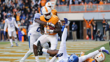 KNOXVILLE, TN - NOVEMBER 10: Marquez Callaway #1 of the Tennessee Volunteers catches a last second pass during the first half of the game between the Kentucky Wildcats and the Tennessee Volunteers at Neyland Stadium on November 10, 2018 in Knoxville, Tennessee. (Photo by Donald Page/Getty Images)