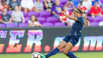 ORLANDO, FL - OCTOBER 14: North Carolina Courage forward Lynn Williams (9) shoots on goal during the NWSL soccer Championship match between the North Carolina Courage and Portland Thorns on October 14th, 2017 at Orlando City Stadium in Orlando, FL.(Photo by Andrew Bershaw/Icon Sportswire via Getty Images)