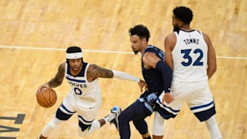 Karl-Anthony Towns of the Minnesota Timberwolves sets a pick for D'Angelo Russell. (Photo by Hannah Foslien/Getty Images)