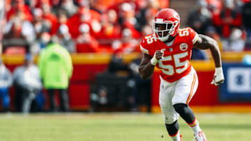 KANSAS CITY, MO - NOVEMBER 11: Dee Ford #55 of the Kansas City Chiefs begins to rush the passer during the second half of the game against the Arizona Cardinals at Arrowhead Stadium on November 11, 2018 in Kansas City, Missouri. (Photo by Jamie Squire/Getty Images)