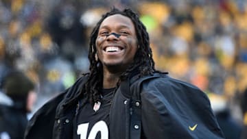 PITTSBURGH, PA - DECEMBER 31: Martavis Bryant #10 of the Pittsburgh Steelers smiles as times expires in the Pittsburgh Steelers 28-24 win over the Cleveland Browns at Heinz Field on December 31, 2017 in Pittsburgh, Pennsylvania. (Photo by Justin Berl/Getty Images)