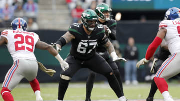 EAST RUTHERFORD, NEW JERSEY - NOVEMBER 10: (NEW YORK DAILIES OUT) Brian Winters #67 of the New York Jets in action against the New York Giants at MetLife Stadium on November 10, 2019 in East Rutherford, New Jersey. The Jets defeated the Giants 34-27. (Photo by Jim McIsaac/Getty Images)