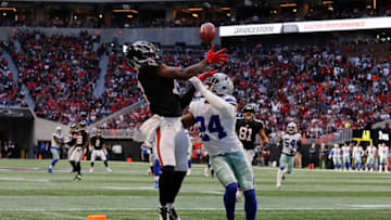 ATLANTA, GA - NOVEMBER 18: Julio Jones #11 of the Atlanta Falcons pulls in this touchdown reception against Chidobe Awuzie #24 of the Dallas Cowboys at Mercedes-Benz Stadium on November 18, 2018 in Atlanta, Georgia. (Photo by Kevin C. Cox/Getty Images)
