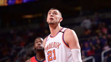 PHOENIX, AZ - APRIL 6: Alex Len #21 of the Phoenix Suns plays defense against DeAndre Liggins #34 of the New Orleans Pelicans on April 6, 2018 at Talking Stick Resort Arena in Phoenix, Arizona. NOTE TO USER: User expressly acknowledges and agrees that, by downloading and or using this photograph, user is consenting to the terms and conditions of the Getty Images License Agreement. Mandatory Copyright Notice: Copyright 2018 NBAE (Photo by Michael Gonzales/NBAE via Getty Images)