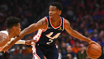 LOS ANGELES, CA - MARCH 03: Los Angeles Clippers Guard Shai Gilgeous-Alexander (2) sets up the offense during a NBA game between the New York Knicks and the Los Angeles Clippers on March 3, 2019 at STAPLES Center in Los Angeles, CA. (Photo by Brian Rothmuller/Icon Sportswire via Getty Images)