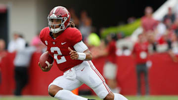 TUSCALOOSA, AL - OCTOBER 21: Jalen Hurts #2 of the Alabama Crimson Tide rushes against the Tennessee Volunteers at Bryant-Denny Stadium on October 21, 2017 in Tuscaloosa, Alabama. (Photo by Kevin C. Cox/Getty Images)