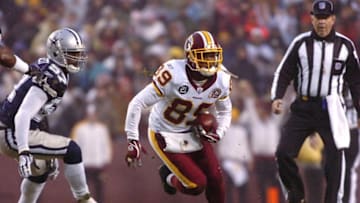LANDOVER, MD - DECEMBER 30: Santana Moss #89 of the Washington Redskins runs the ball against the Dallas Cowboys at FedExField on December 30, 2007 in Landover, Maryland. The Redskins defeated the Cowboys 27-6. (Photo by Larry French/Getty Images)