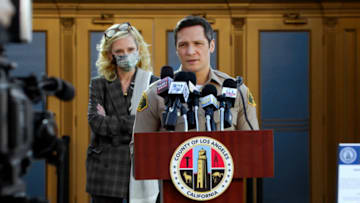 “Almost The Meteor”– While Lola is on maternity leave after going into labor while on the bench, she attempts to participate remotely in Judge Brenner’s special training about brain science and the law. Also, when Luke finds himself opposite Emily on an armed robbery case, he sees an ally in his experiment with restorative justice, and Mark hits another roadblock in his high profile case against a sheriff’s deputy, on ALL RISE, Monday, Jan. 25 (9:00-10:00 PM, ET/PT), on the CBS Television Network.Pictured (L-R): Anne Heche as Corrine Cuthbert and Nick Wechsler as Deputy Pete RashelPhoto: Screen Grab/CBS ©2021 CBS Broadcasting, Inc. All Rights Reserved.