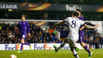 LONDON, ENGLAND - FEBRUARY 25: Ryan Mason of Tottenham Hotspur scores his team's first goal during the UEFA Europa League round of 32 second leg match between Tottenham Hotspur and Fiorentina at White Hart Lane on February 25, 2016 in London, United Kingdom. (Photo by Julian Finney/Getty Images)