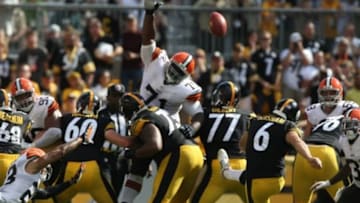 Sep 7, 2014; Pittsburgh, PA, USA; Pittsburgh Steelers kicker Shaun Suisham (6) kicks the game-winning field goal against the Cleveland Browns during the second half at Heinz Field. Pittsburgh won the game, 30-27. Mandatory Credit: Jason Bridge-USA TODAY Sports