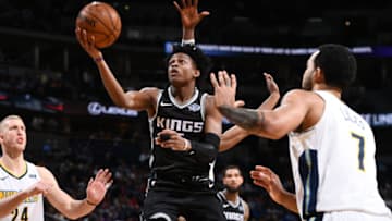 DENVER, CO - MARCH 11: De'Aaron Fox #5 of the Sacramento Kings goes for a lay up against the Denver Nuggets on March 11, 2018 at the Pepsi Center in Denver, Colorado. NOTE TO USER: User expressly acknowledges and agrees that, by downloading and/or using this Photograph, user is consenting to the terms and conditions of the Getty Images License Agreement. Mandatory Copyright Notice: Copyright 2018 NBAE (Photo by Garrett Ellwood/NBAE via Getty Images)