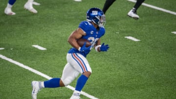 EAST RUTHERFORD, NJ - SEPTEMBER 14: Saquon Barkley #26 of the New York Giants runs with the ball during a game against the Pittsburgh Steelers at MetLife Stadium on September 14, 2020 in East Rutherford, New Jersey. (Photo by Benjamin Solomon/Getty Images)
