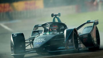 MEXICO CITY, MEXICO - FEBRUARY 16: Stoffel Vandoorne of Belgium drives the HWA Racelab during the 2019 Mexico City E-Prix on February 16, 2019 in Mexico City, Mexico. (Photo by Hector Vivas/Getty Images)