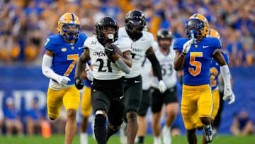 Cincinnati Bearcats running back Corey Kiner during game against the Pittsburgh Panthers at Acrisure Stadium.