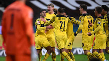Borussia Dortmund players celebrate Mahmoud Dahoud's goal. (Photo by Matthias Hangst/Getty Images)