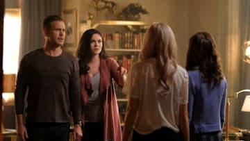 Legacies -- "Mombie Dearest" -- Image Number: LGC106a_0324bc.jpg -- Pictured (L-R): Matthew Davis as Alaric, Jodi Lyn O'Keefe as Jo Laughlin, Jenny Boyd as Lizzie, and Kaylee Bryant as Josie -- Photo: Mark Hill/The CW -- ÃÂ© 2018 The CW Network, LLC. All rights reserved.