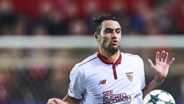 SEVILLE, SPAIN - NOVEMBER 22: Vicente Iborra of Sevilla FC in action during the UEFA Champions League match between Sevilla FC and Juventus at Estadio Ramon Sanchez Pizjuan on November 22, 2016 in Seville, Spain. (Photo by Aitor Alcalde/Getty Images)
