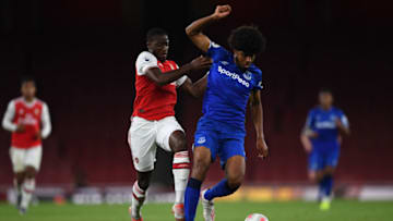 LONDON, ENGLAND - AUGUST 23: Ellis Simms of Everton is challenged by Joseph Olowu of Arsenal during the Premier League 2 match between Arsenal and Everton at Emirates Stadium on August 23, 2019 in London, England. (Photo by Harriet Lander/Getty Images)