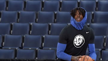 ONTARIO, CA - NOVEMBER 9: Johnathan Motley #15 of the Agua Caliente Clippers of Ontario warms up before the game against the Santa Cruz Warriors on November 9, 2018 at Citizens Business Bank Arena in Ontario, California. NOTE TO USER: User expressly acknowledges and agrees that, by downloading and/or using this photograph, User is consenting to the terms and conditions of Getty Images License Agreement. Mandatory Copyright Notice: Copyright 2018 NBAE (Photo by Juan Ocampo/NBAE via Getty Images)
