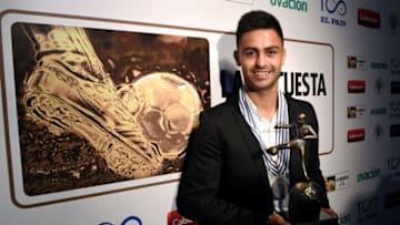 PUNTA DEL ESTE, URUGUAY - JANUARY 08: Gonzalo Martinez former player of River Plate poses with his award during the 33° 'La Encuesta' El Pais Football Awards ceremony on January 8, 2019 in Punta del Este, Uruguay. (Photo by Diego Haliasz/Getty Images)