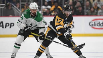 PITTSBURGH, PENNSYLVANIA - OCTOBER 24: Bryan Rust #17 of the Pittsburgh Penguins goes for the puck against Jamie Benn #14 of the Dallas Stars in the third period during the game at PPG PAINTS Arena on October 24, 2023 in Pittsburgh, Pennsylvania. (Photo by Justin Berl/Getty Images)