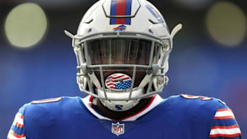 BALTIMORE, MD - AUGUST 26: Defensive end Shaq Lawson #90 of the Buffalo Bills wears a U.S. Flag mouthpiece in warmups before playing against the Baltimore Ravens during a preseason game at M&T Bank Stadium on August 26, 2017 in Baltimore, Maryland. (Photo by Patrick Smith/Getty Images)